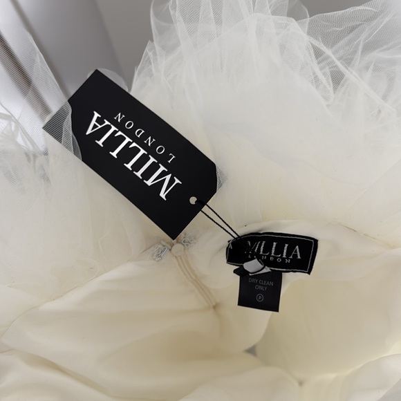 Millia London tulle gown - Picture 5 of 7